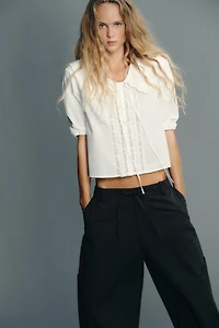 EMBROIDERED PETER PAN COLLAR SHIRT