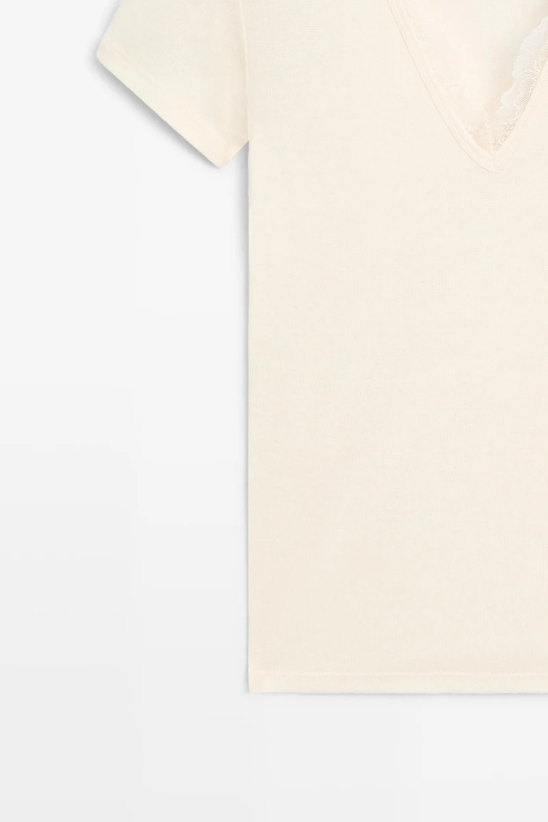 T-shirt col en V détails dentelle