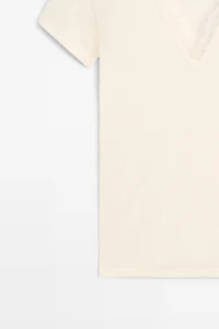 T-shirt col en V détails dentelle