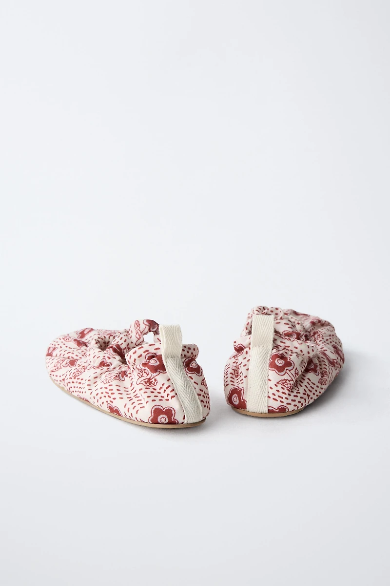 BALLET FLATS WITH DETAIL