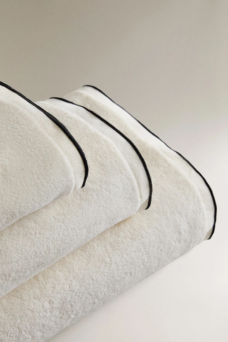VELOUR OVERLOCK BATH TOWEL