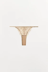 CULOTTE ÉCHANCRÉE EN DENTELLE