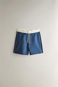 SHORT DE BAIN MI-LONG À COUTURES