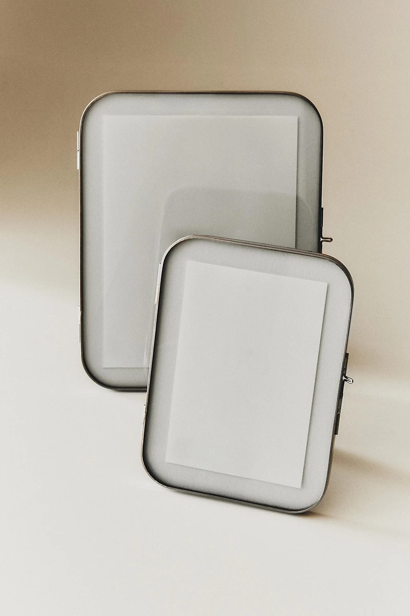 METAL PICTURE FRAME WITH ROUNDED ANGLES