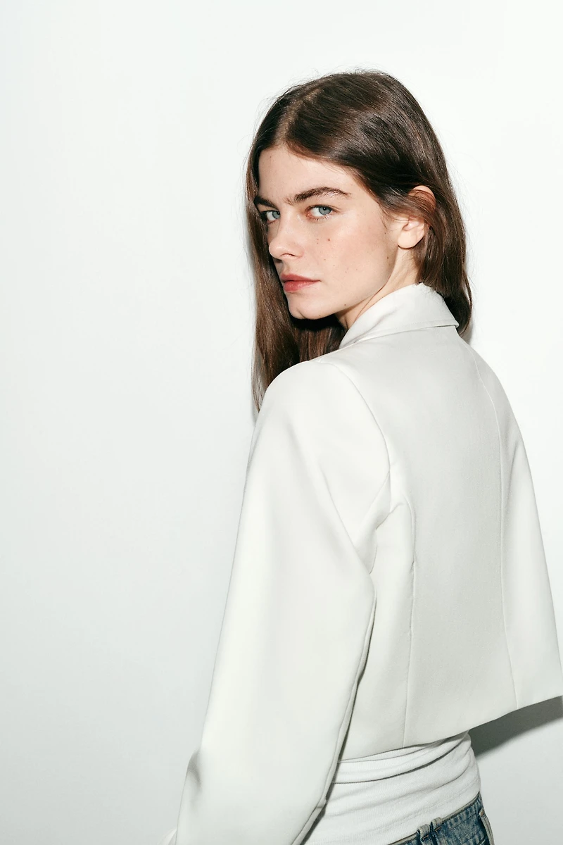 VESTE COURTE À POCHES