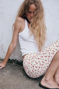 STRAWBERRY PRINT CAPRI PANTS