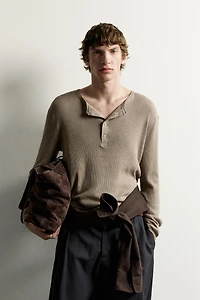 KNIT HENLEY T-SHIRT