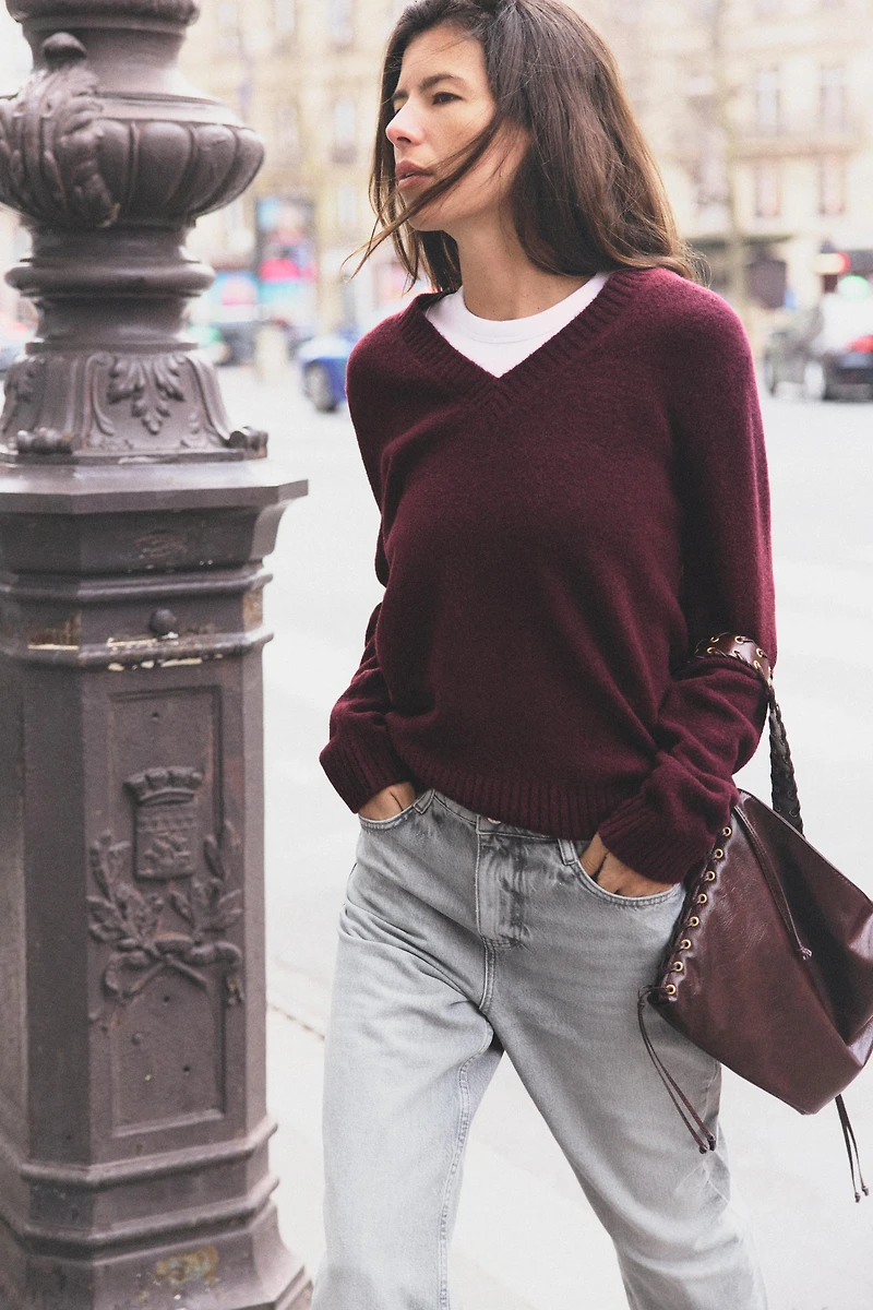 PULL EN MAILLE COL V