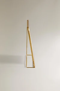 TRIANGULAR STRUCTURE PICTURE FRAME