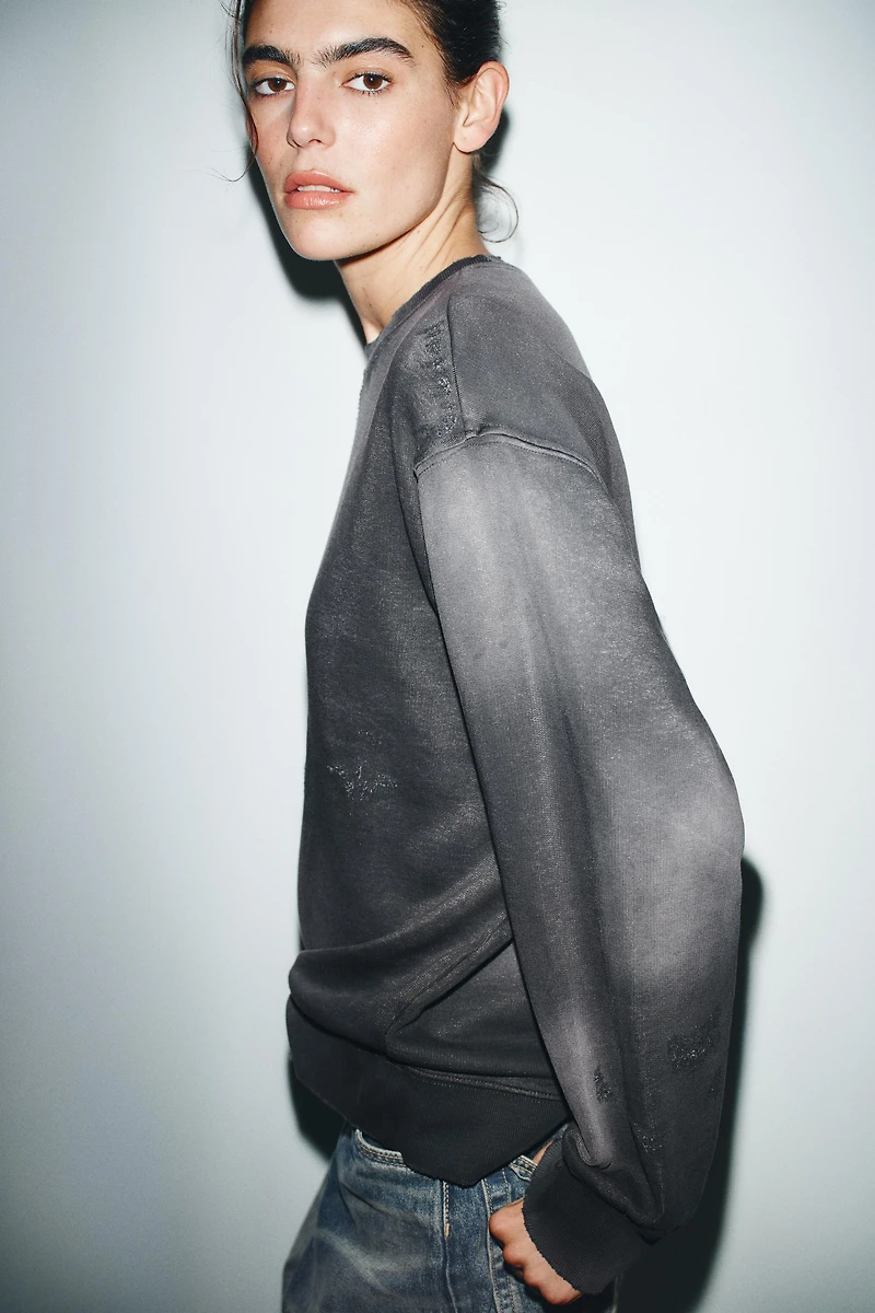 WASHED EFFECT RIPPED SWEATSHIRT