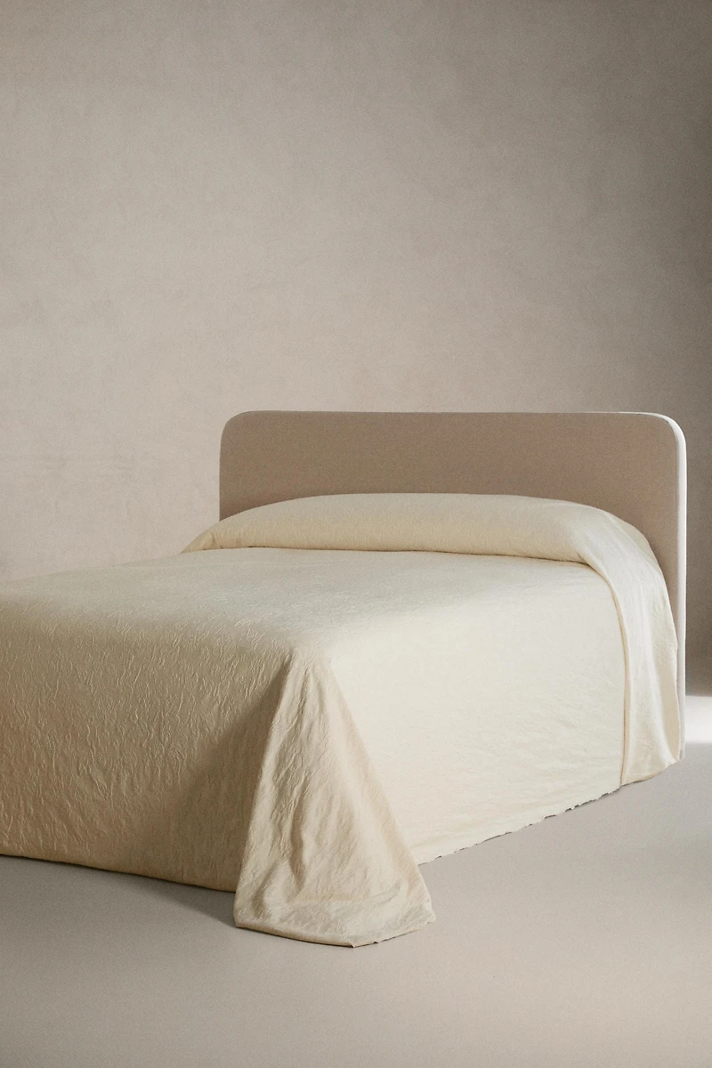 FLORAL JACQUARD BEDSPREAD