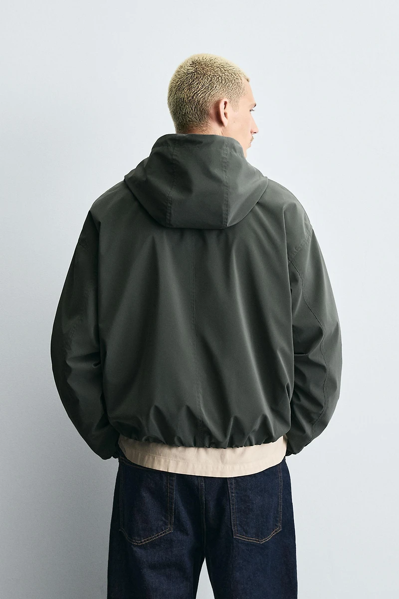 VESTE TECHNIQUE À CAPUCHE