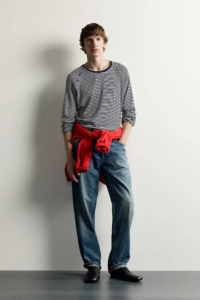 STRIPED BUTTON NECK T-SHIRT