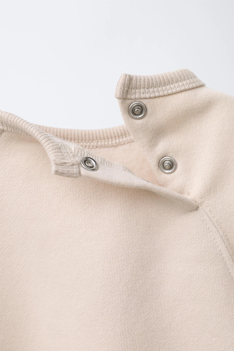 SWEATSHIRT AND JOGGER SET WITH BRUSHED INTERIOR