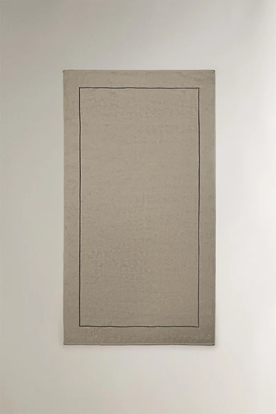 PLAIN BEACH TOWEL WITH BORDER