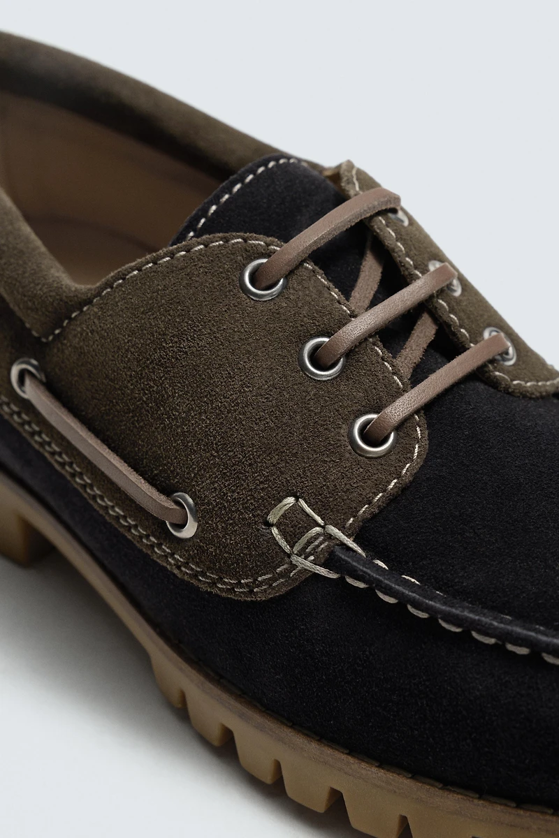CHAUSSURES BATEAU EN CUIR CONTRASTE