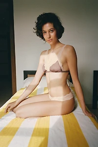 CONTRAST LACE TRIANGLE BRA