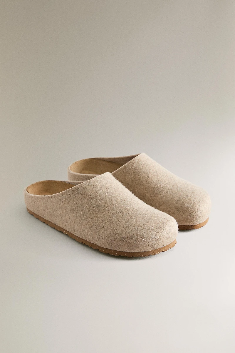 MINIMALIST FELT CLOGS
