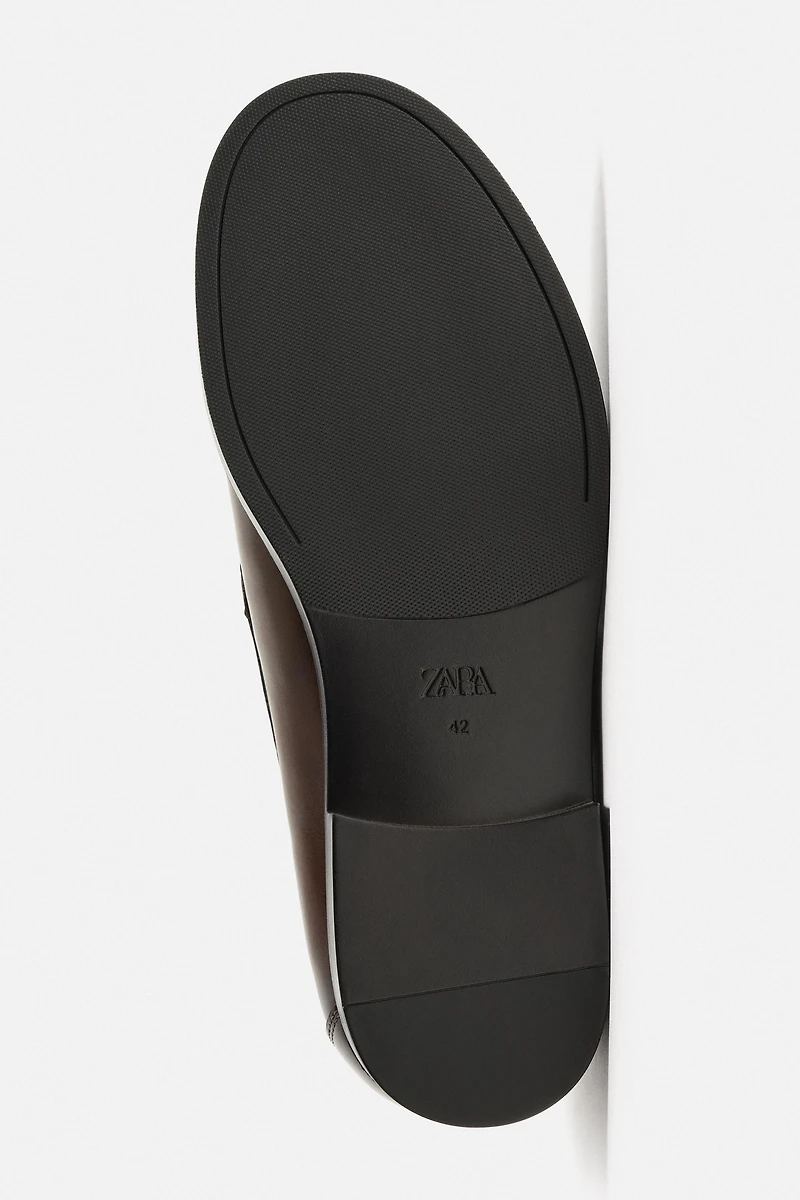 MOCASSINS CHICS À POMPONS