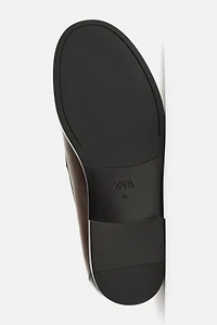 MOCASSINS CHICS À POMPONS