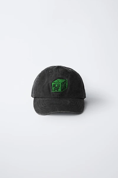 WASHED EFFECT CAP WITH MINECRAFT © MOJANG AB. ™ EMBROIDERY