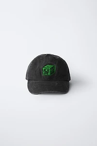 WASHED EFFECT CAP WITH MINECRAFT © MOJANG AB. ™ EMBROIDERY
