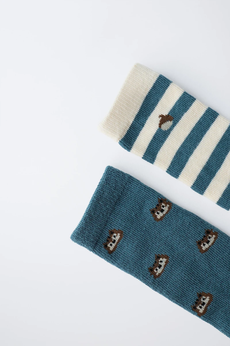 LOT DE DEUX PAIRES CHAUSSETTES RAYÉES AVEC MOTIFS GLANDS ET D'ÉCUREUILS