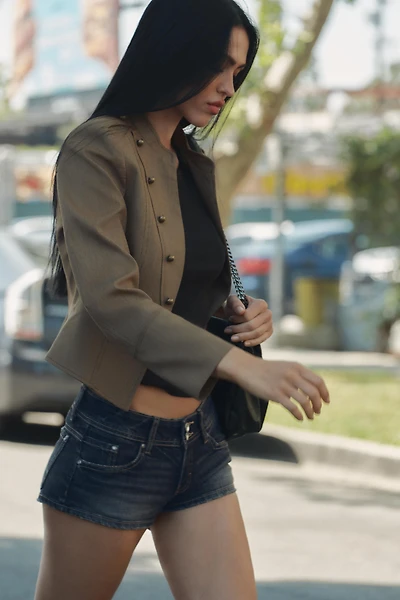 BUTTONED SHORT BLAZER