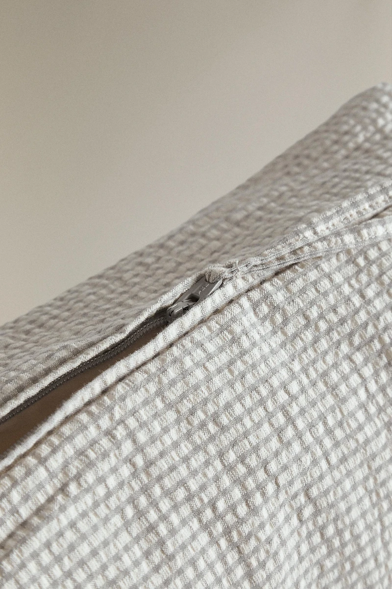 CHILDREN'S GINGHAM TOILETRY BAG