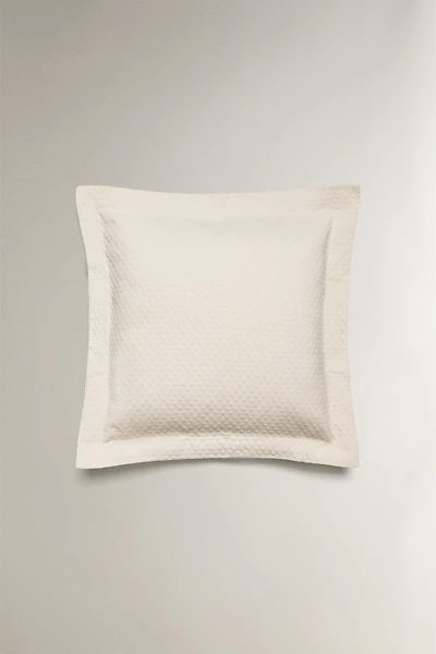 THROW PILLOW COVER WITH POLKA DOT DESIGN