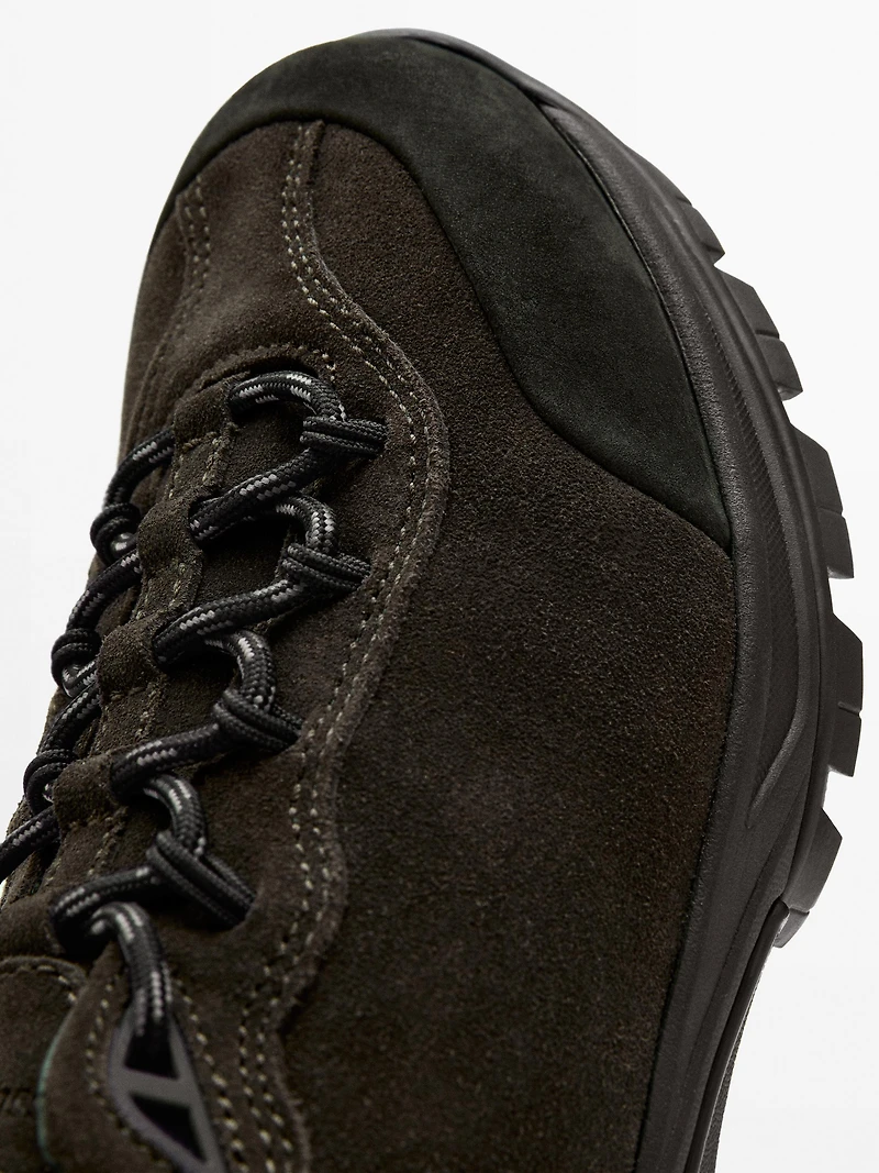 Technical trainers with leather pieces