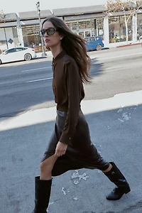 SHORT SHIRT WITH SHOULDER TABS