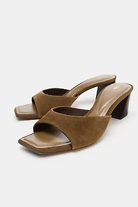 WIDE HEEL SPLIT LEATHER MULE SANDALS