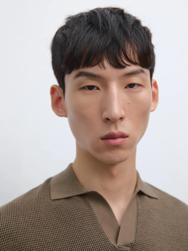 Textured knit V-neck polo shirt
