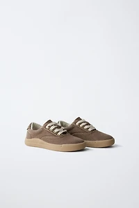 LACE-UP SNEAKERS