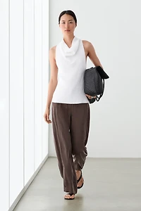 Total look flowing trousers with buttoned hems