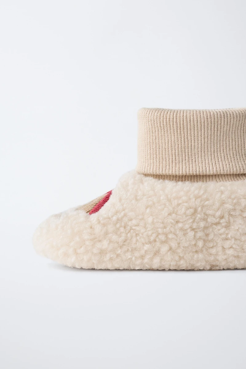 DETAIL SLIPPERS