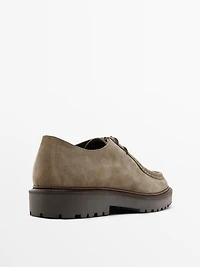 Chaussures en croûte de cuir avec ganse