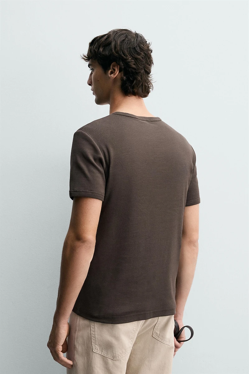 T-SHIRT REGULAR FIT CÔTELÉ