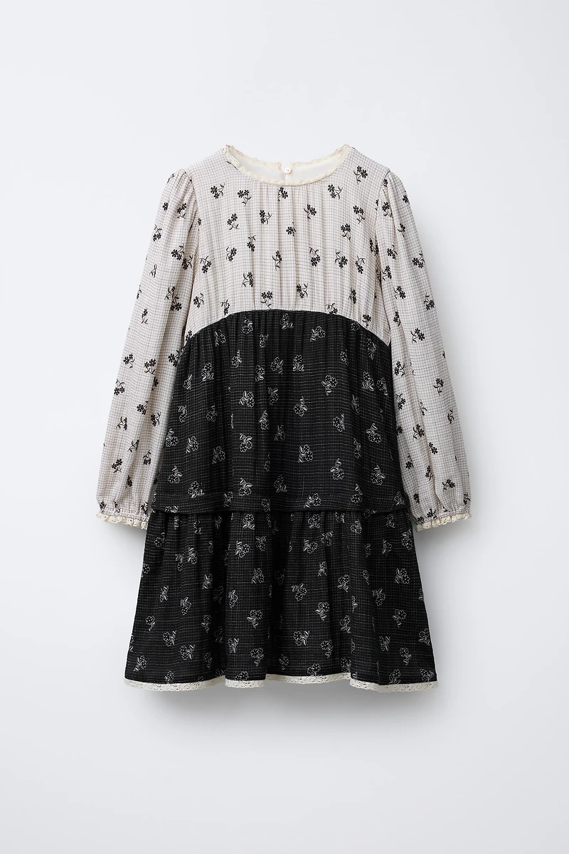 ROBE À CARREAUX ET FLEURS