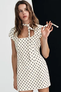 ROBE COURTE À NŒUD POIS