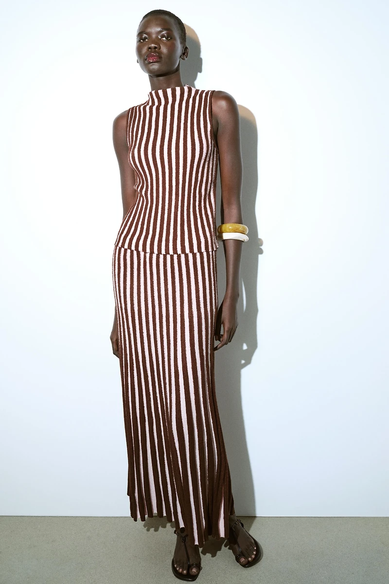 TEXTURED STRIPED PLEATED SKIRT