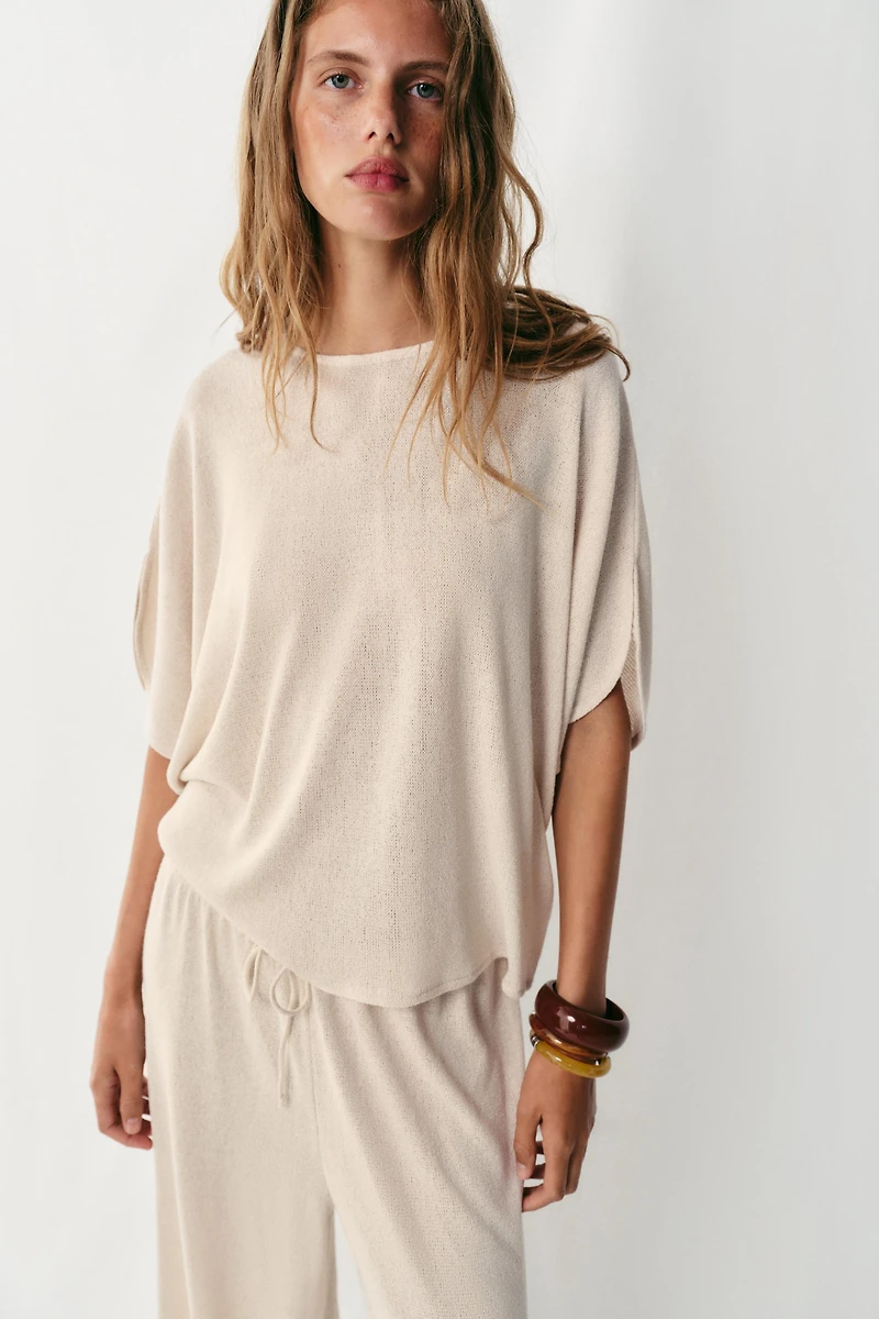 RUSTIC CAPE SLEEVE TOP