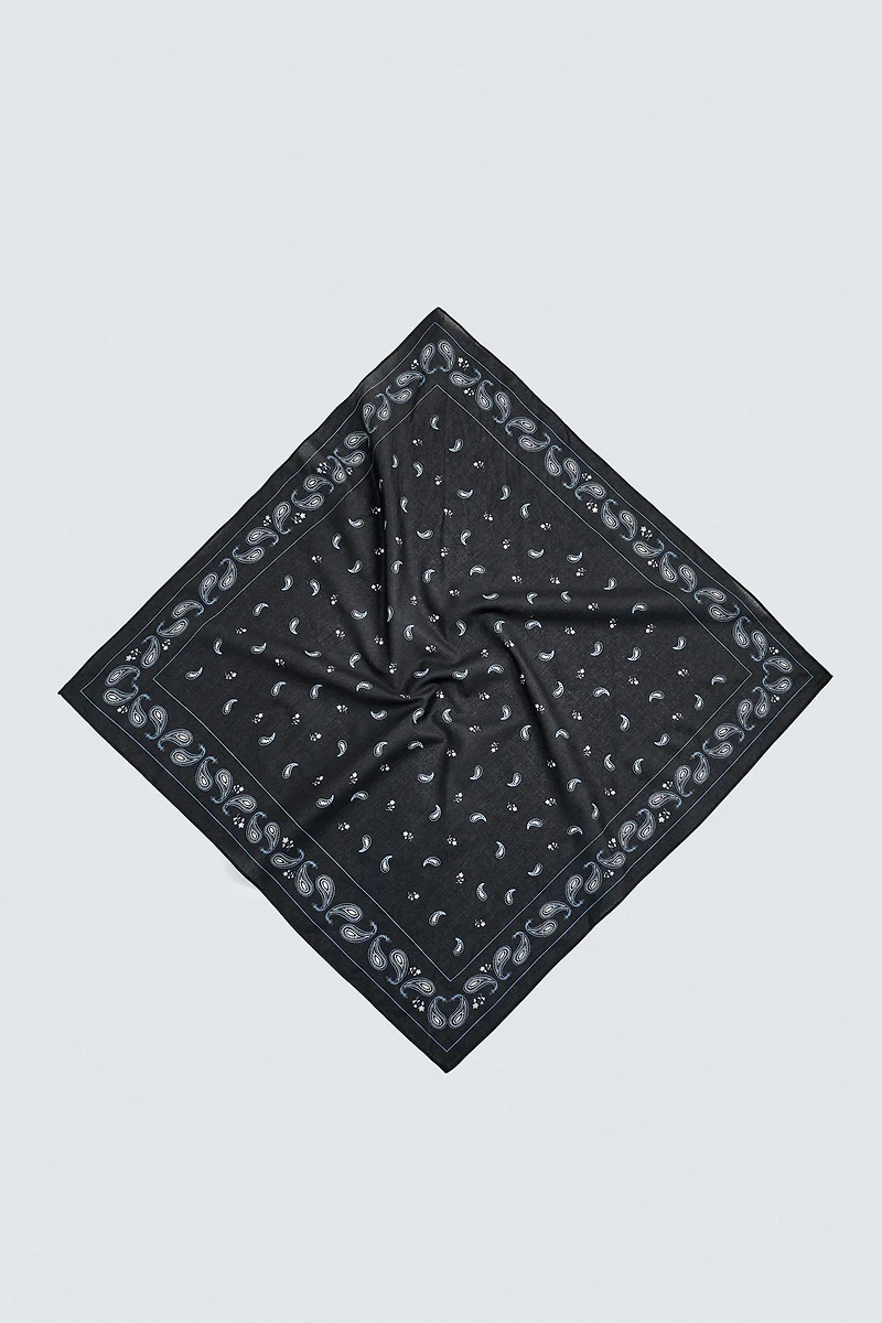 PAISLEY PRINT BANDANA