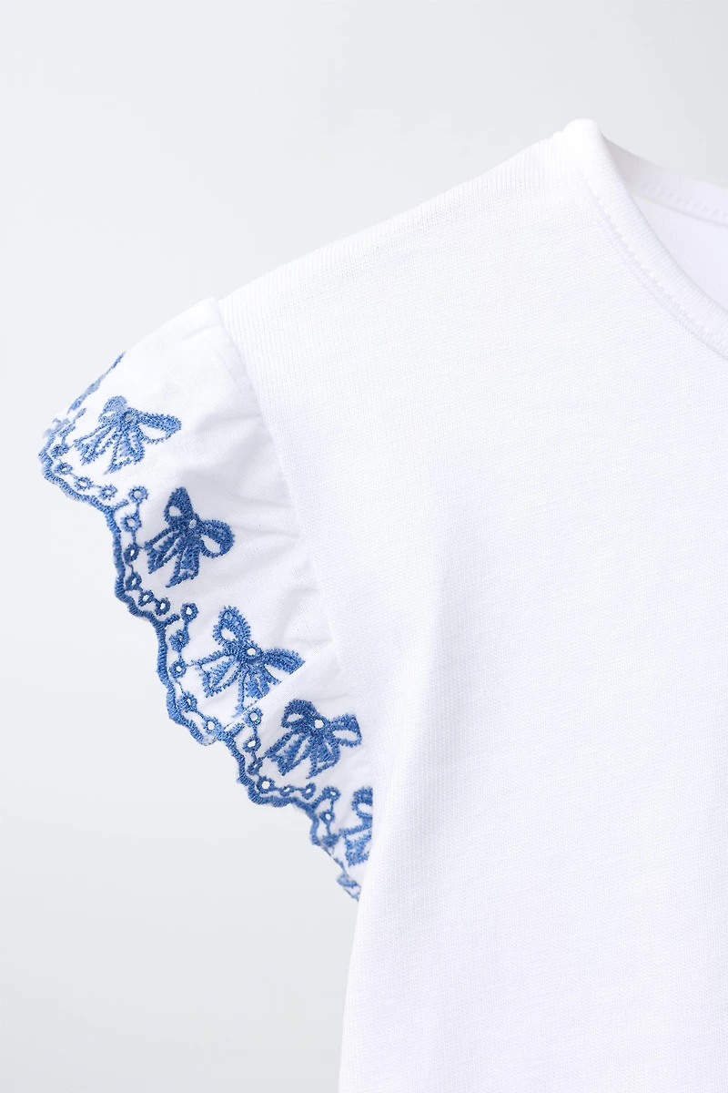 T-SHIRT BRODÉ EN CONTRASTE