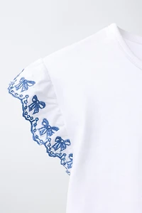 T-SHIRT BRODÉ EN CONTRASTE