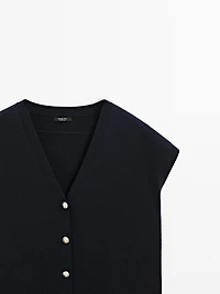Knit vest with golden buttons