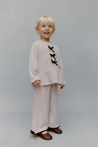 PANTALON JUPE-CULOTTE SOFT TOUCH AVEC DÉCOR NOEUD EN CONTRASTE