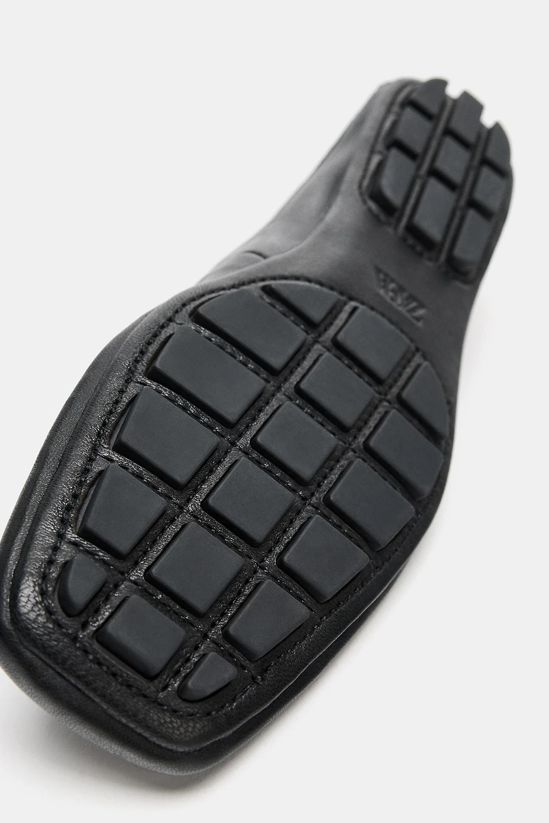 LIMITED EDITION FLAT LEATHER SHOES