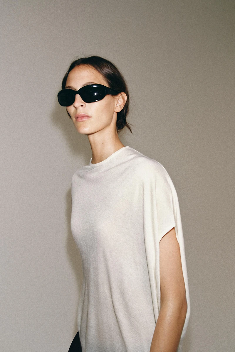 ASYMMETRIC KNIT TOP